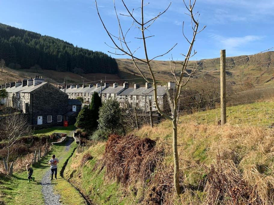 Yr Hen Siop - 4 Bed Welsh Cottage In Snowdonia Penmachno Exterior photo